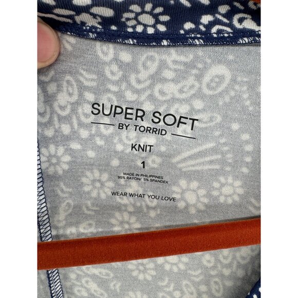 Torrid Women's Mandala Print Super Soft V-Neck Knit Tunic Top Size 1X NWT - Picture 2 of 6